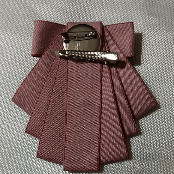 Elegant Pink Brooch with Gemstone Accents - Picture 4 of 4